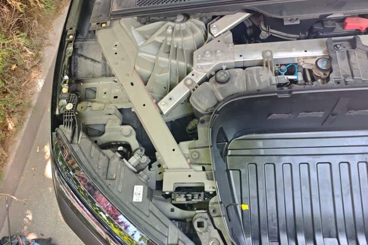 Used Nio ET9 2025 100 kWh Engine Bay Right