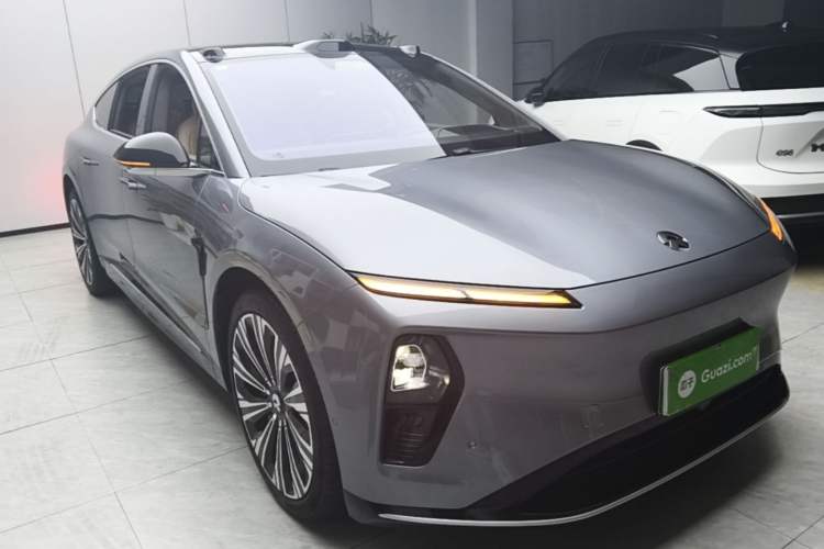 Used Nio ET9 2025 100kWh Signature Edition Front Right 45 Deg
