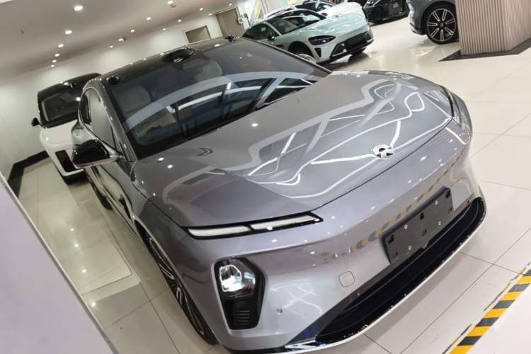 Used Nio ET9 2025 100kWh Signature Edition Front Right 45 Deg
