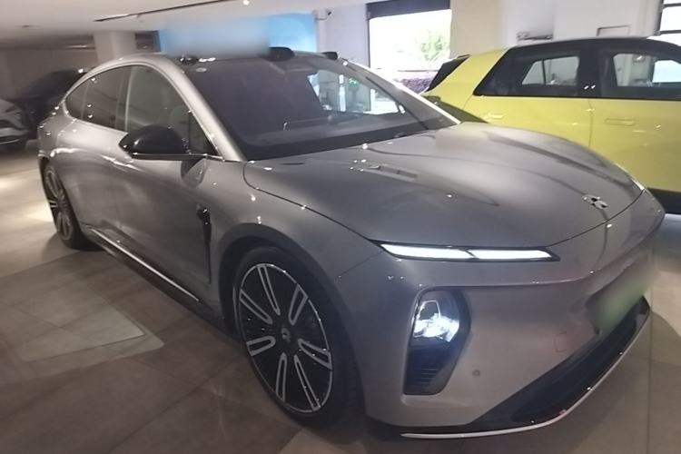 Used Nio ET9 2025 100kWh Signature Edition Front Right 45 Deg