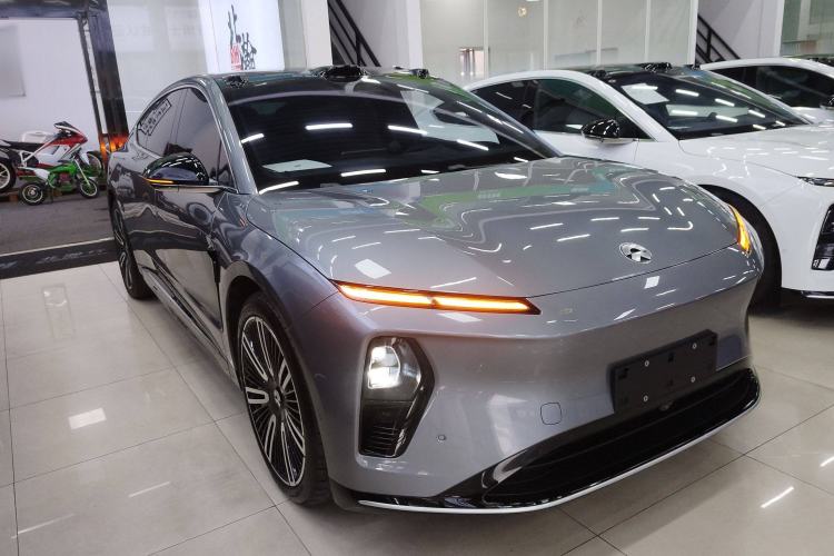 Used Nio ET9 2025 100kWh Signature Edition Front Right 45 Deg