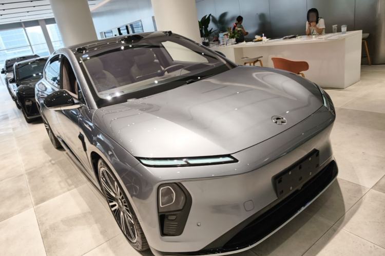 Used Nio ET9 2025 100kWh Signature Edition Front Right 45 Deg