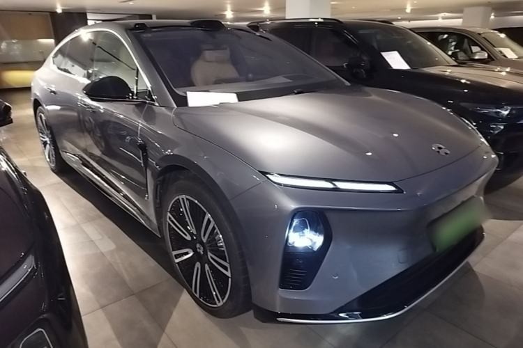 Used Nio ET9 2025 100kWh Signature Edition Front Right 45 Deg