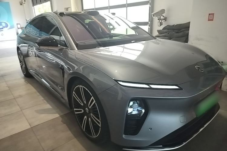 Used Nio ET9 2025 100kWh Signature Edition Front Right 45 Deg