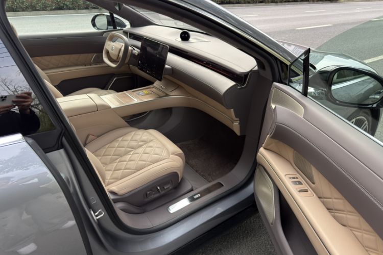 Used Nio ET9 2025 100kWh Signature Edition Interior 6
