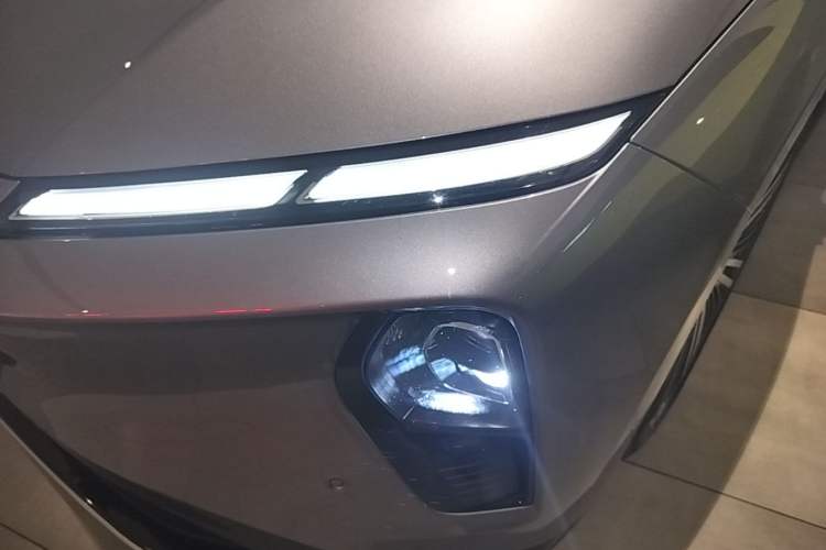 Used Nio ET9 2025 100kWh Signature Edition Left Front Headlight