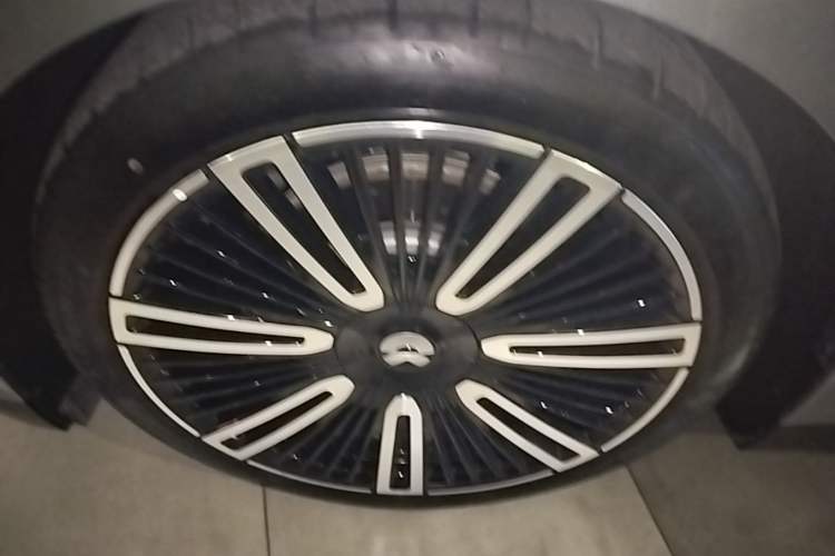 Used Nio ET9 2025 100kWh Signature Edition Left Front Wheel Hub