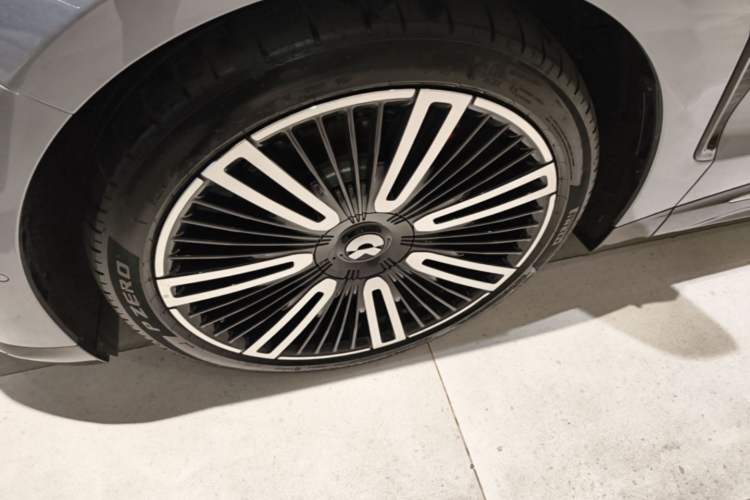 Used Nio ET9 2025 100kWh Signature Edition Left Front Wheel Hub