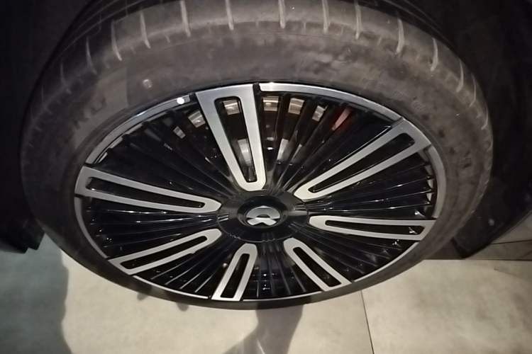 Used Nio ET9 2025 100kWh Signature Edition Left Front Wheel Hub