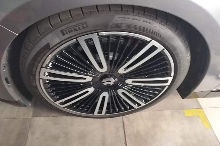 Used Nio ET9 2025 100kWh Signature Edition Left Front Wheel Hub