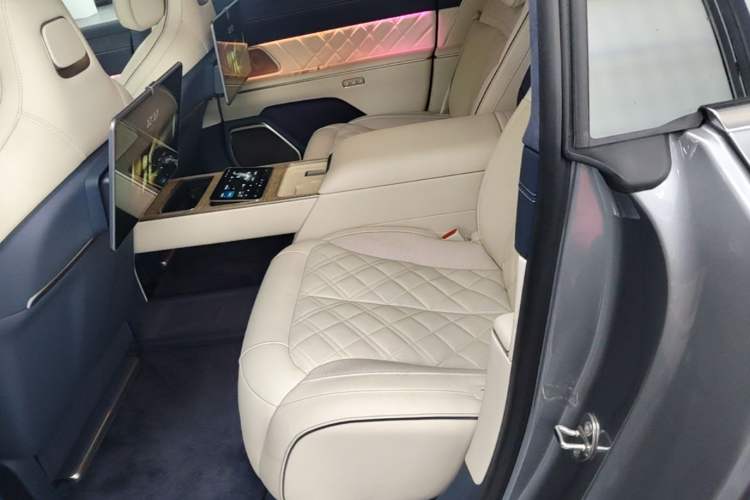 Used Nio ET9 2025 100 kWh Left Rear Seat