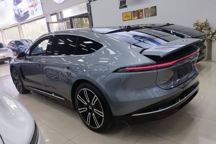 Used Nio ET9 2025 100kWh Signature Edition Left Side
