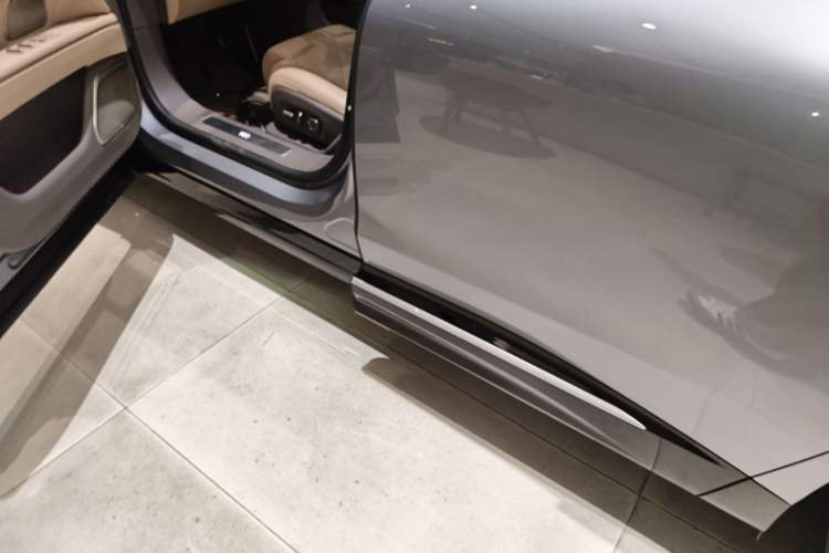 Used Nio ET9 2025 100kWh Signature Edition Left Side Sill