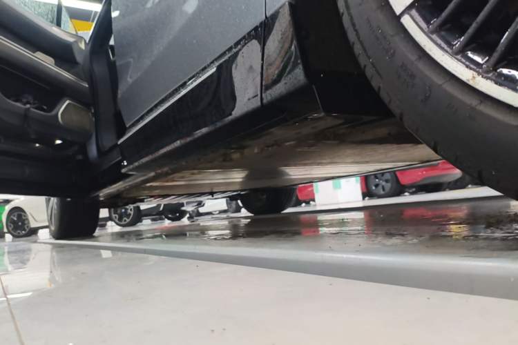 Used Nio ET9 2025 100kWh Signature Edition Left Side Sill