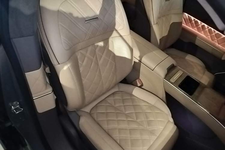 Used Nio ET9 2025 100kWh Signature Edition Right Front Seat