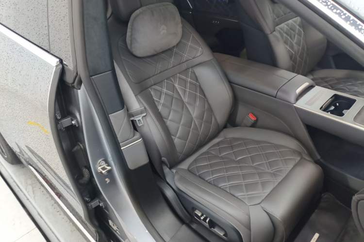 Used Nio ET9 2025 100kWh Signature Edition Right Front Seat