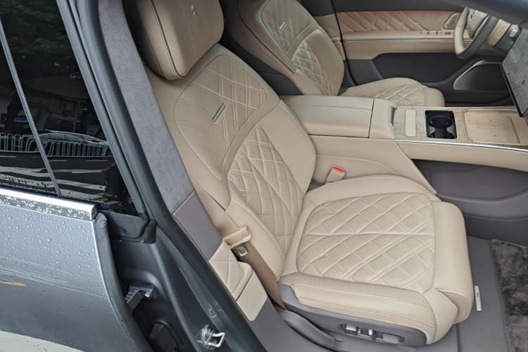 Used Nio ET9 2025 100kWh Signature Edition Right Front Seat
