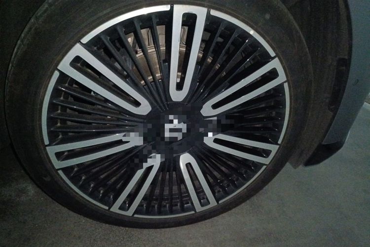 Used Nio ET9 2025 100kWh Signature Edition Right Front Wheel Hub
