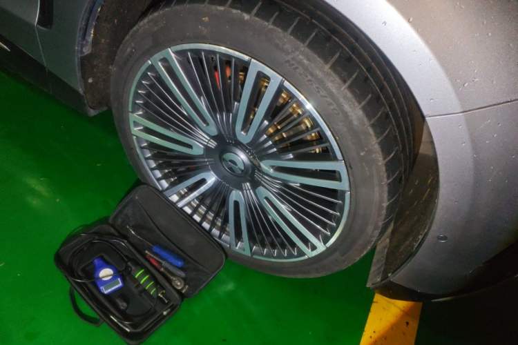 Used Nio ET9 2025 100kWh First-Edition Limited Edition Right Front Wheel Hub