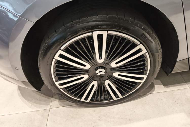 Used Nio ET9 2025 100kWh Signature Edition Right Rear Wheel Hub
