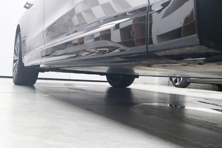 Used Nio ET9 2025 100kWh Signature Edition Right Side Sill