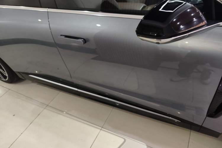 Used Nio ET9 2025 100kWh Signature Edition Right Side Sill