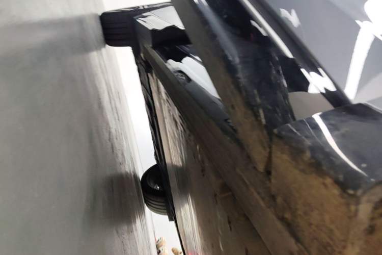 Used Nio ET9 2025 100 kWh Right Side Sill
