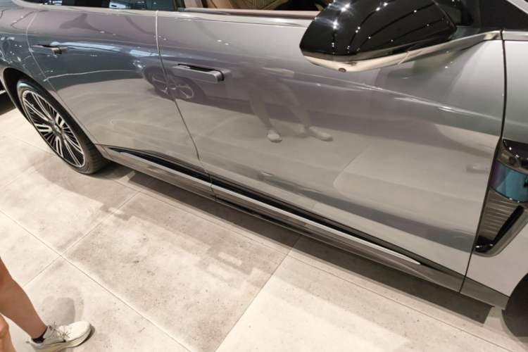Used Nio ET9 2025 100kWh Signature Edition Right Side Sill