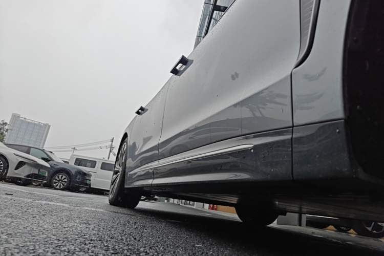 Used Nio ET9 2025 100kWh Signature Edition Right Side Sill