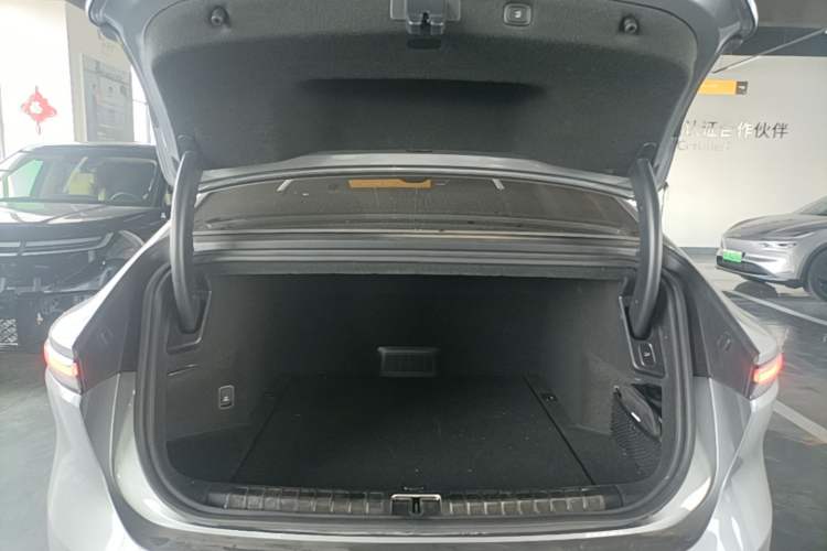 Used Nio ET9 2025 100kWh Signature Edition Trunk