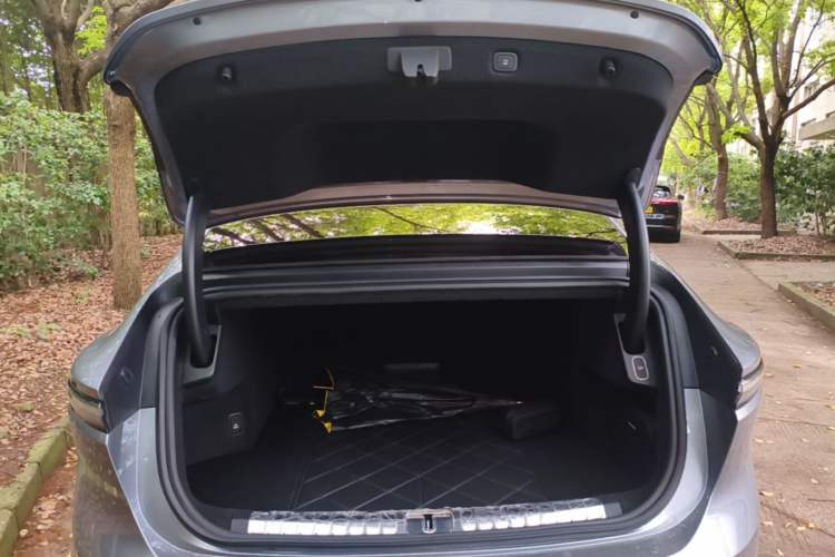 Used Nio ET9 2025 100kWh Signature Edition Trunk