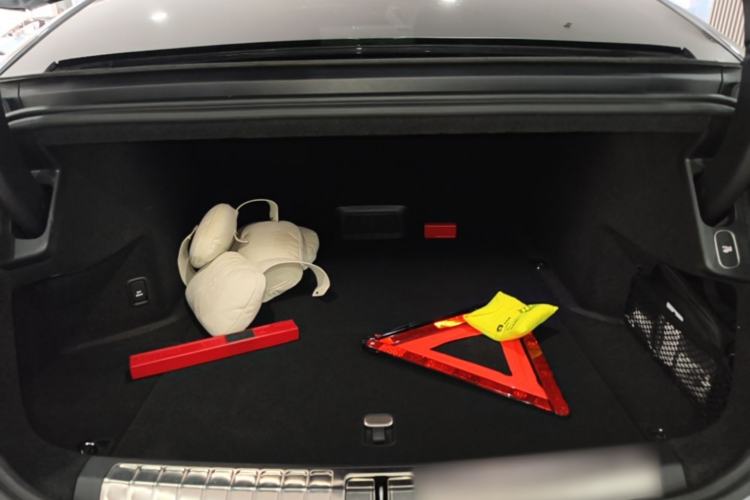 Used Nio ET9 2025 100kWh Signature Edition Trunk