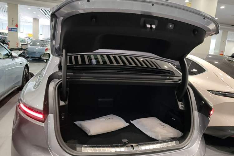 Used Nio ET9 2025 100kWh Signature Edition Trunk
