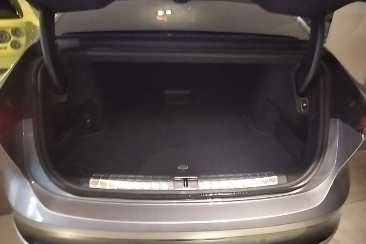 Used Nio ET9 2025 100kWh Signature Edition Trunk