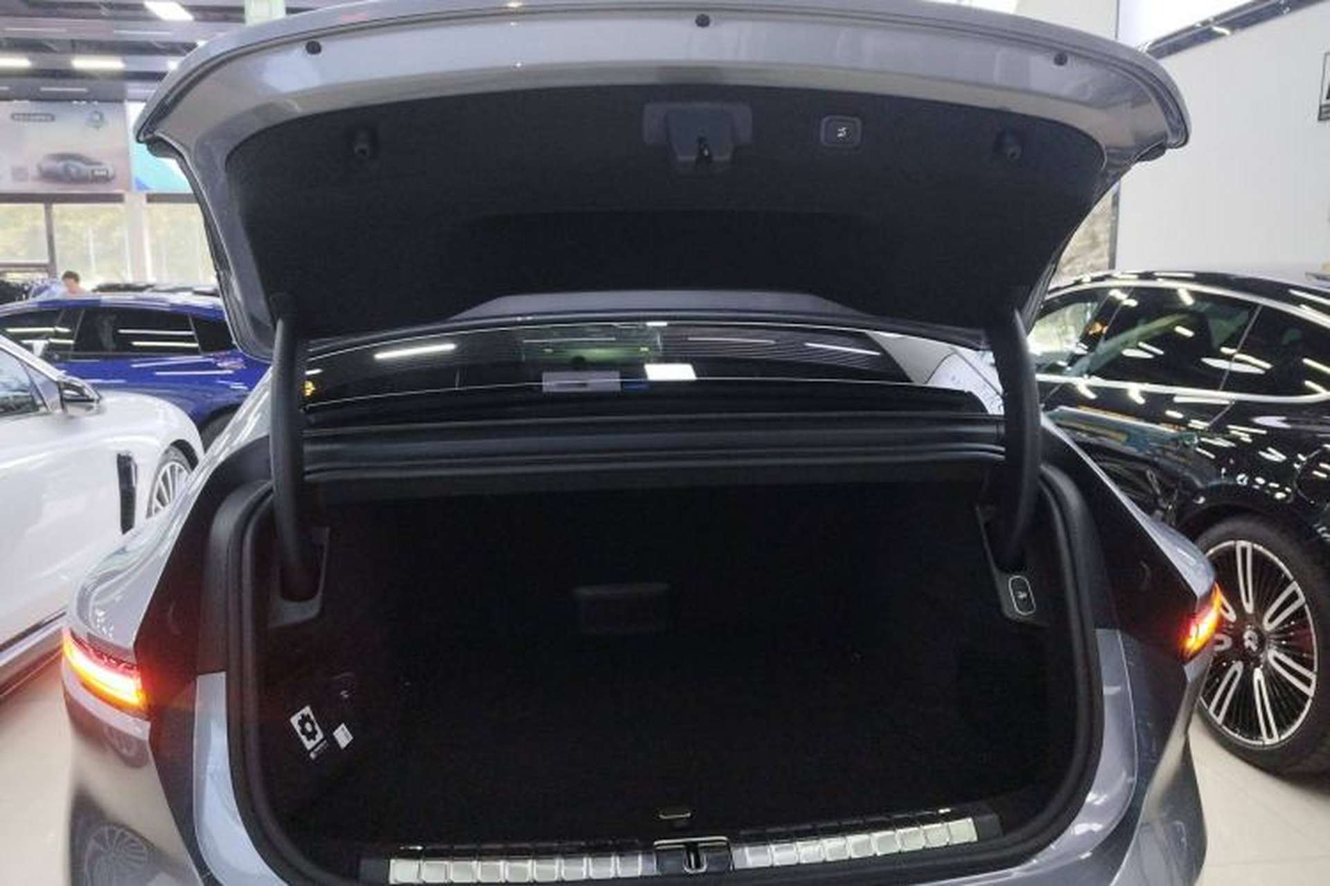 Used Nio ET9 2025 100kWh Signature Edition Trunk
