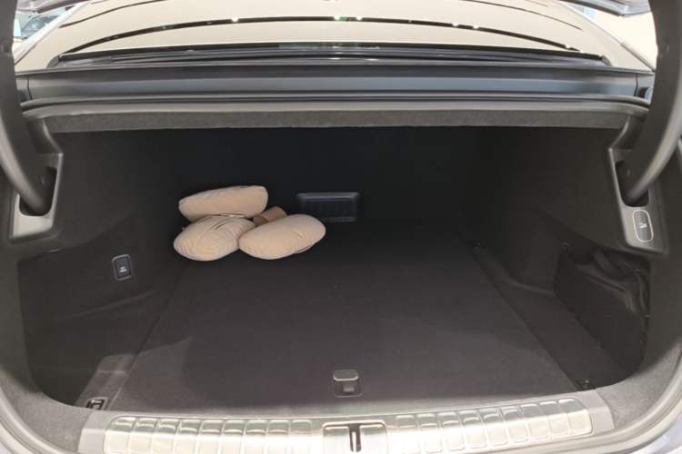 Used Nio ET9 2025 100kWh Signature Edition Trunk