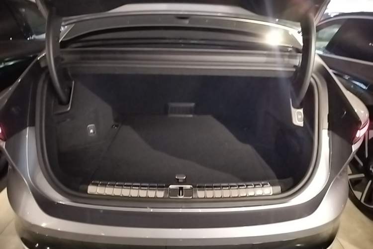 Used Nio ET9 2025 100kWh Signature Edition Trunk