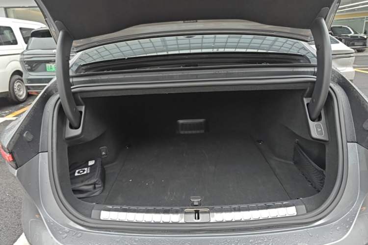 Used Nio ET9 2025 100kWh Signature Edition Trunk