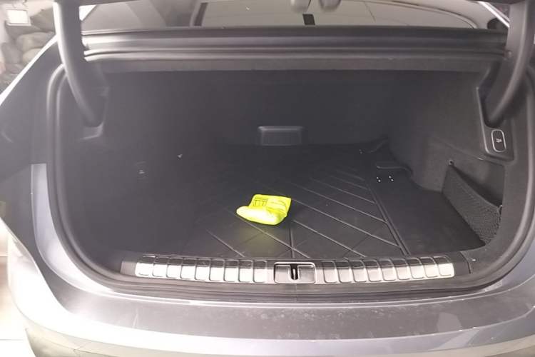 Used Nio ET9 2025 100kWh Signature Edition Trunk