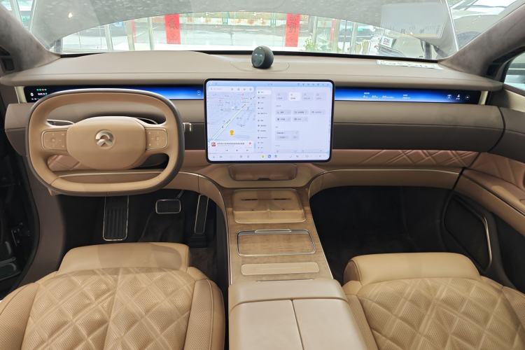 Used Nio ET9 2025 100 kWh Center Console
