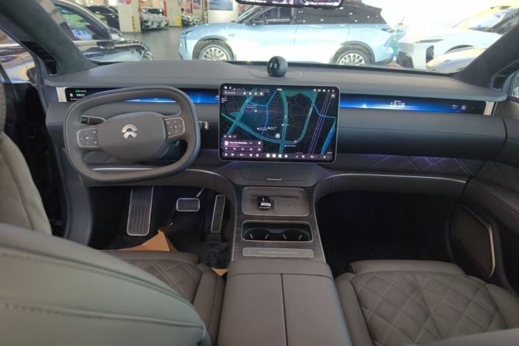Used Nio ET9 2025 100 kWh Center Console
