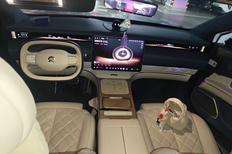 Used Nio ET9 2025 100kWh Signature Edition Center Console