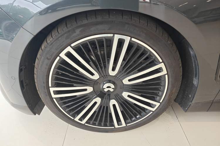 Used Nio ET9 2025 100 kWh Exterior 4