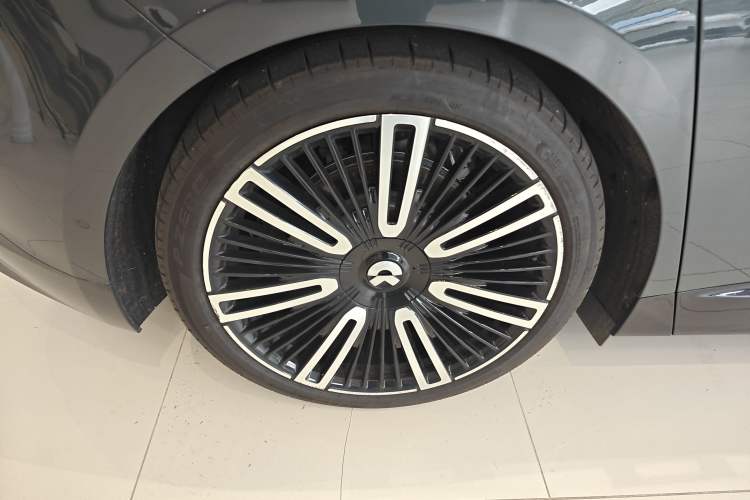 Used Nio ET9 2025 100 kWh Exterior 5