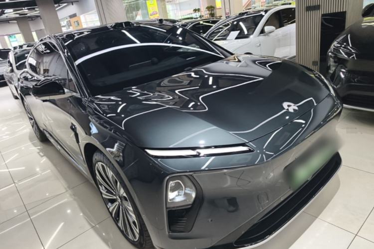 Used Nio ET9 2025 100kWh Signature Edition Front Right 45 Deg