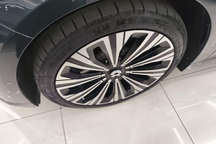 Used Nio ET9 2025 100kWh Signature Edition Left Front Wheel Hub