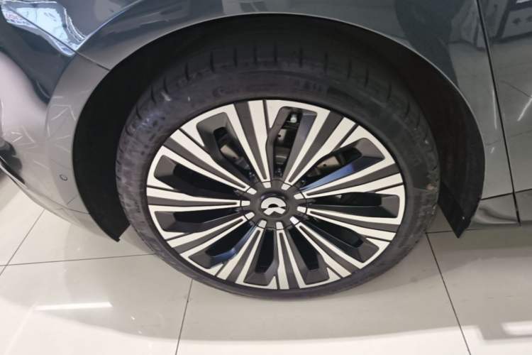 Used Nio ET9 2025 100kWh Signature Edition Right Rear Wheel Hub