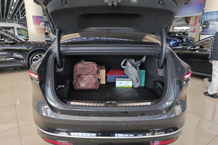 Used Nio ET9 2025 100kWh Signature Edition Trunk