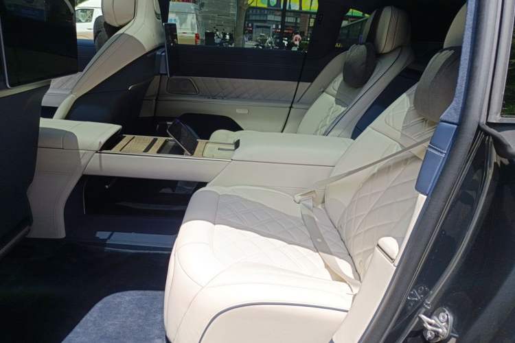 Used Nio ET9 2025 100 kWh Left Rear Seat