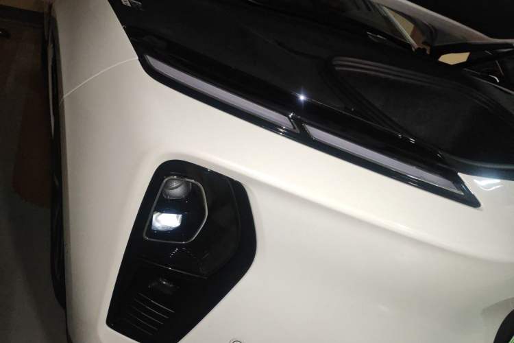 Used Nio ET9 2025 100kWh Signature Edition Right Front Headlight